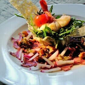Rohkostsalat mit verschiedenen Salaten im Gasthaus goldener Engel